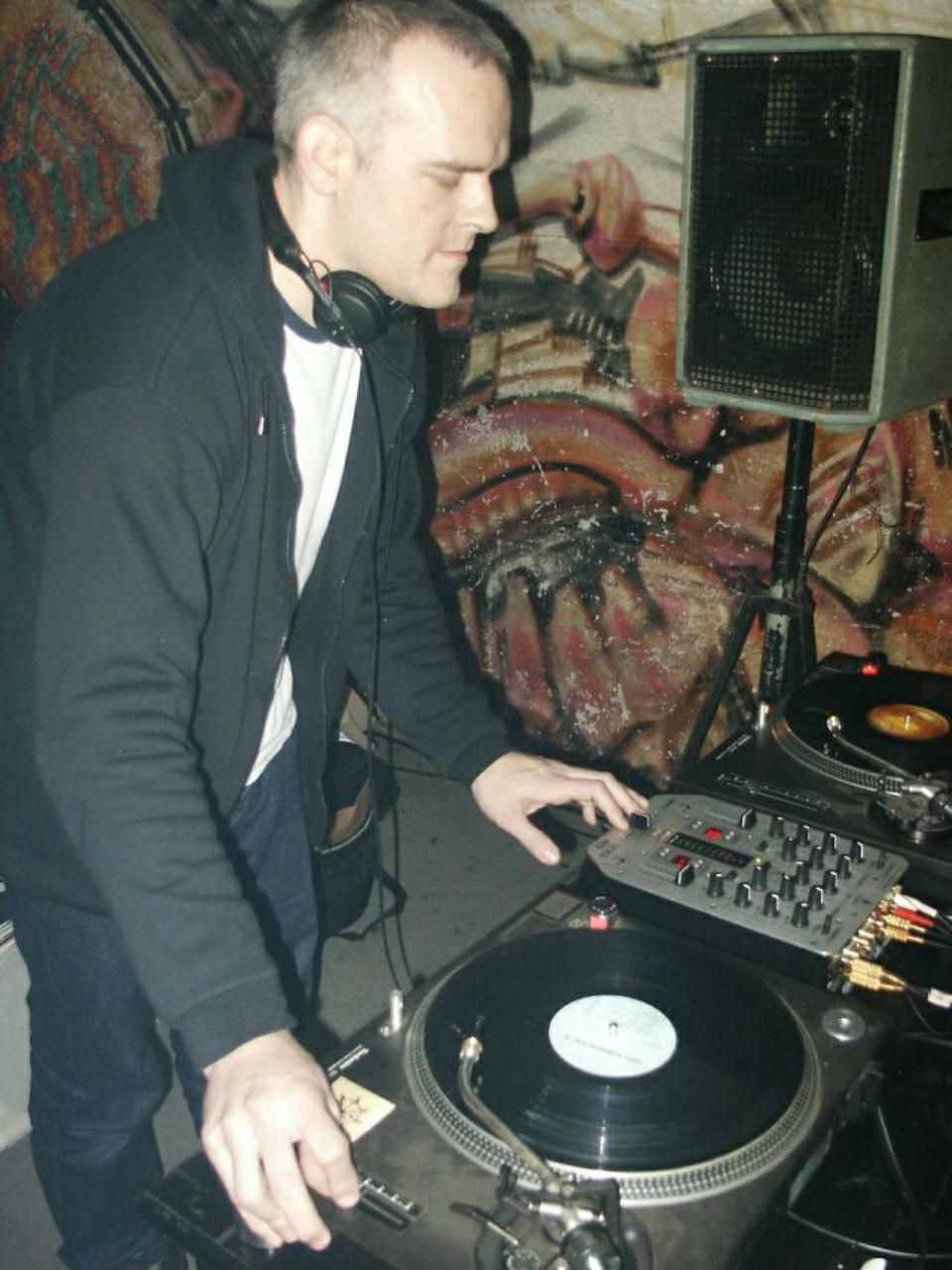 12111_dj_palotai_a_mas_klubban_2002_ben