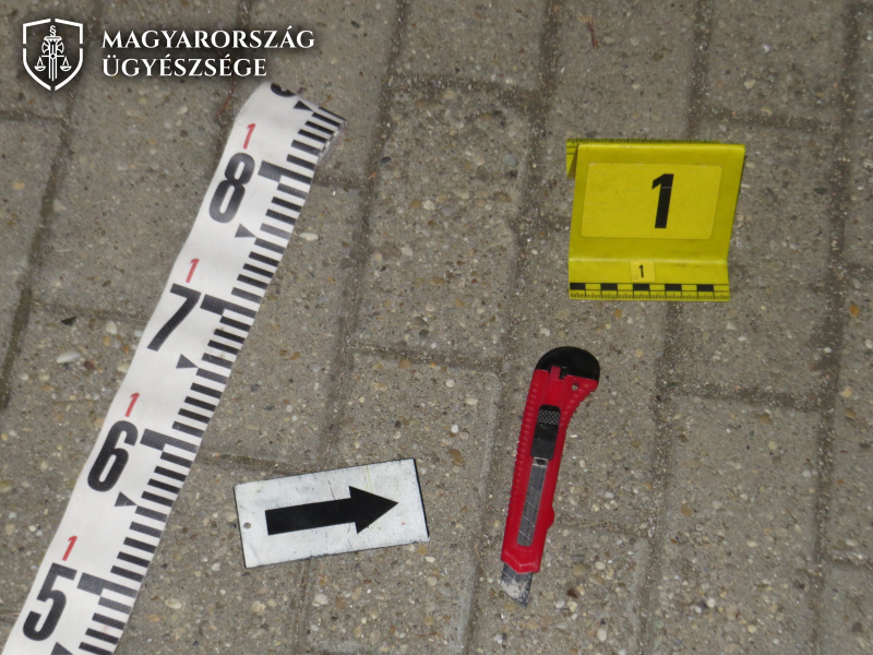 Tapétavágó kés logó