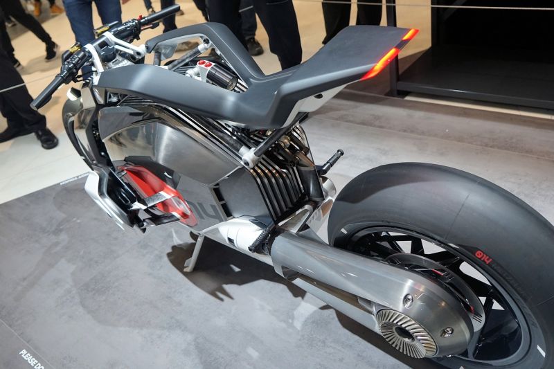 motorcycle-4659690_1280