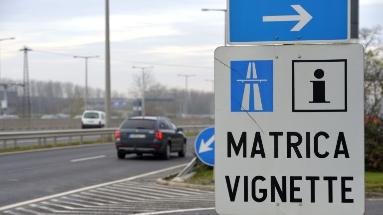 autópálya-matrica-mti-kovács-attila
