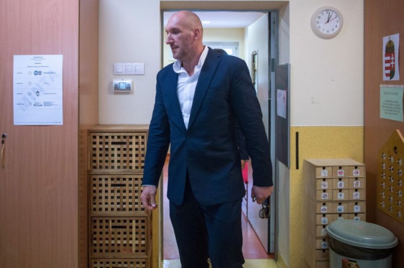 452701_dbzol20191013039