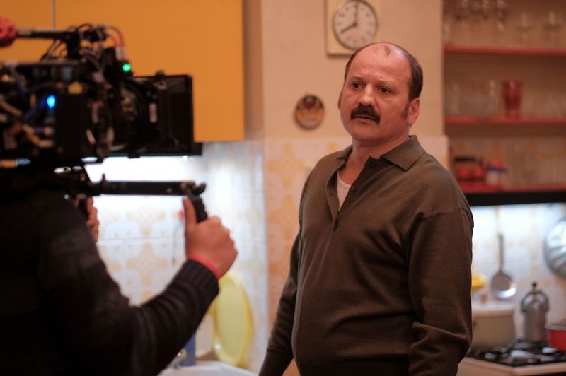 ABesugo_ThuróczySzabolcs_mint_Imre_a_tartotiszt_kredit_HBO_OrbitalStrangers