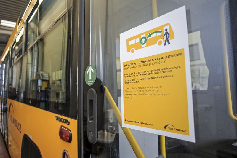 Volanbusz_elso_ajtos_felszallas_20210325